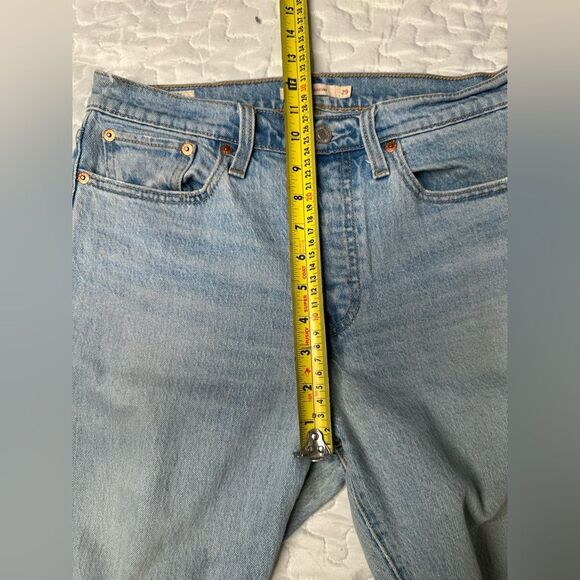 Levi’s Premium Wedgie Straight Jeans High-Rise Light Wash Cropped Raw Hem Sz 29 - Picture 10 of 11